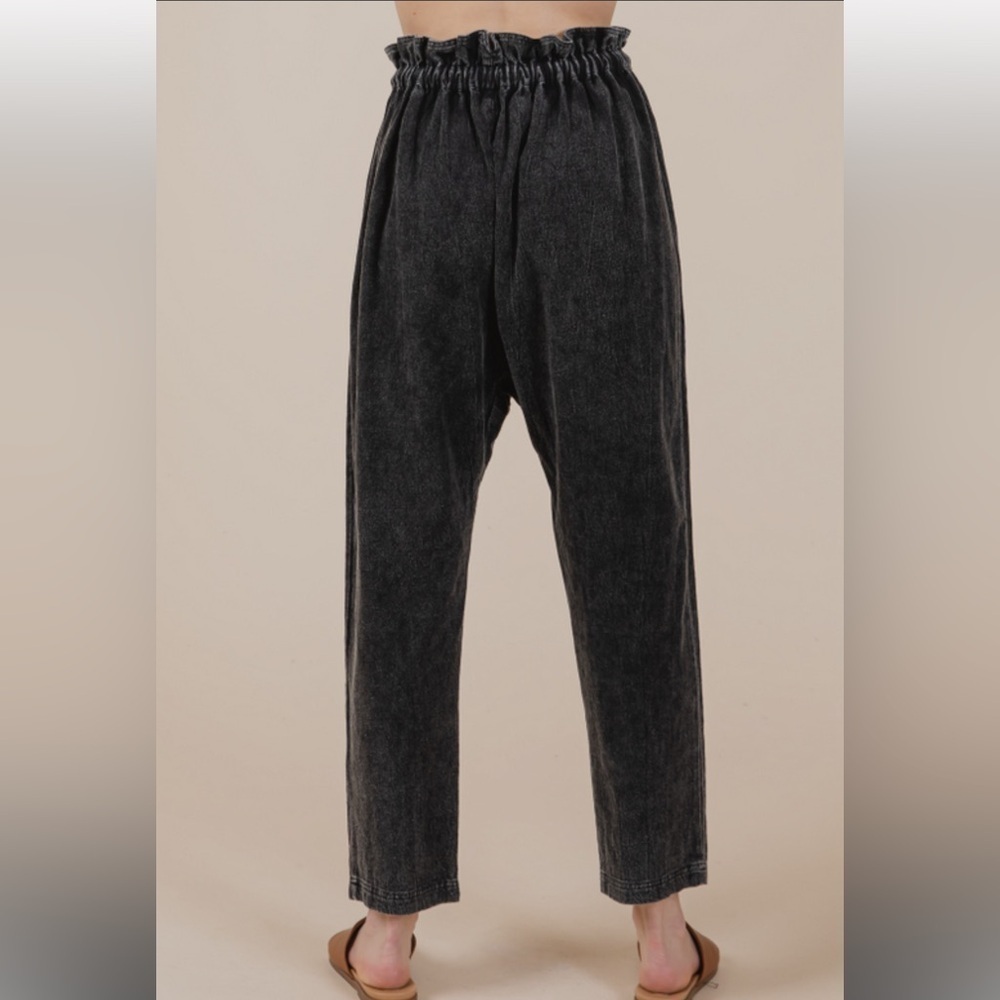 Chic Black Cropped Ankle Pants with Sleek Design Drawstring Sz S - Picture 3 of 4